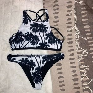 Cupshe bikini black and white palm tree pattern, size M (runs small)